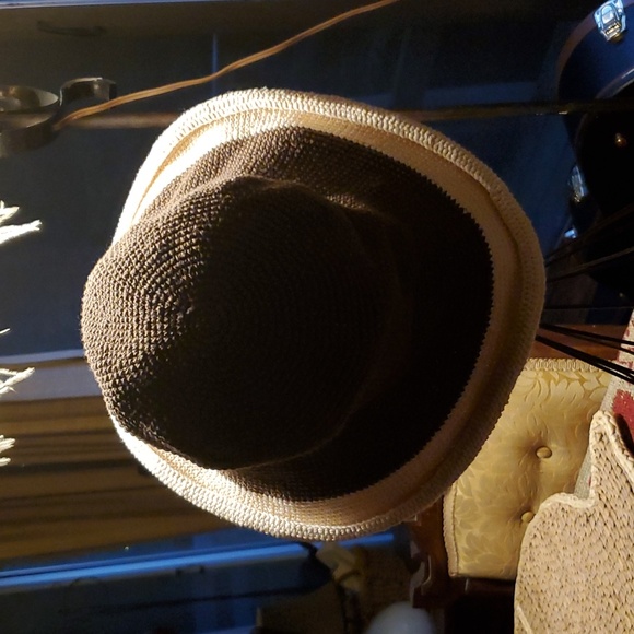 Wooden Ships Hand Knit Packable Sun Hat With Bendable Brim - Picture 3 of 12